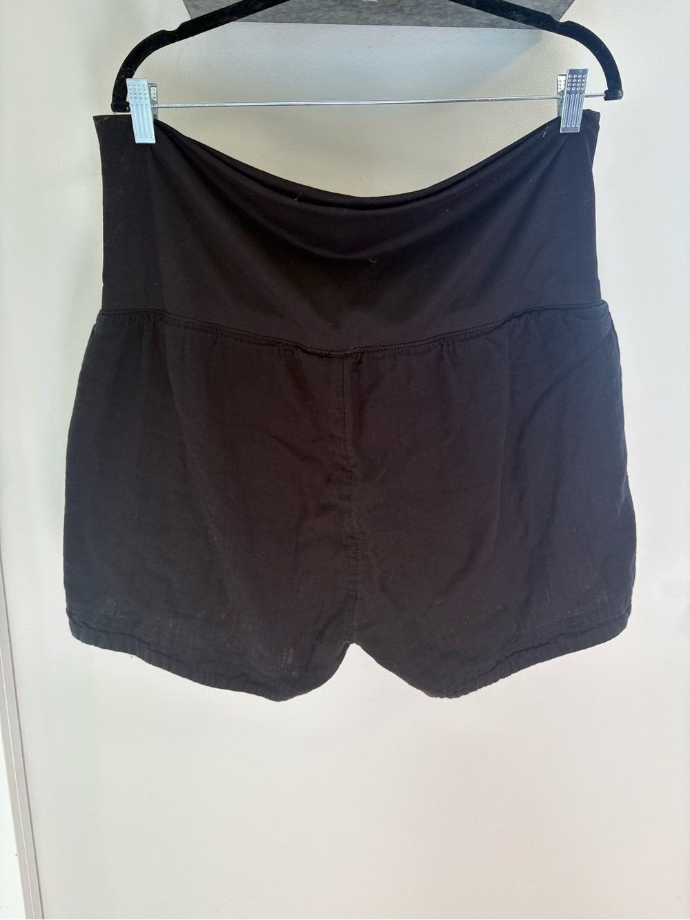 Maternity Foldover-Waist Gauze Crinkle Shorts - Black - Picture 4 of 4